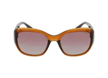 Lentes de sol INVU color marrón con lentes degradadas. Marco de acetato con forma rectangular y patillas anchas.