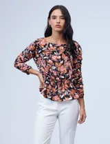 Blusa de gasa estampada con cintura elastizada y mangas 3/4 fruncidas, de la marca Zac & Rachel.