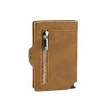 Billetera marrón de cuero con caja de aluminio incorporada para tarjetas, sistema de deslizamiento para extraer las tarjetas, protección RFID, espacio para libreta de propiedad y de conducir, sección para billetes y clip para tarjetas.