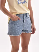 Short de tiro alto de tela de jean con estampado de flores, corte ajustado y terminaciones desflecadas.