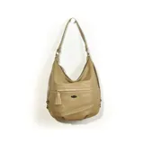 Cartera hobo de cuero sintético color beige, con correa de hombro ajustable, cierre superior y bolsillo frontal con cierre y borla decorativa.