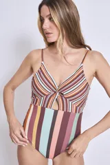 Traje de baño enterizo a rayas verticales multicolores con breteles finos y escote en V con detalle de nudo.