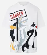 Remera blanca de algodón con estampado de Bugs Bunny, Pato Lucas y Silvestre.
