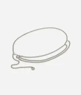 Cinturón plateado de cadena fina con tres hileras y colgantes de medallas redondas.