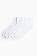 Pack de cinco pares de medias deportivas blancas de corte medio, con tejido acanalado y tecnología DryMove™ para absorción de humedad.