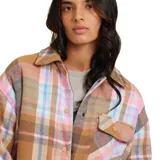 Camisa manga larga con estampado a cuadros en tonos marrón, rosa y celeste.