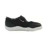 Zapatilla Paddock Comfina color beige con cierre de velcro.