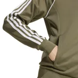 Campera Adidas Classics SST color verde oliva con cierre frontal, cuello redondo y tres rayas blancas en las mangas. Logo de Adidas bordado en el pecho.