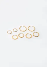 Par de aros tipo argolla de acero quirúrgico hipoalergénico color dorado. Disponibles en varios diámetros.