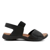 Sandalia de cuero negro con diseño cómodo y suela extragruesa, ideal para uso diario.