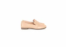 Mocasines nude de cuero con suela marrón y plantilla de látex. Fabricados a mano.