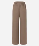 Pantalón recto color marrón claro, confeccionado en tejido orly con viscosa certificada, cintura elastizada con lazo ajustable.