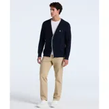 Cárdigan azul marino de punto trenzado con cuello en V, cierre frontal con botones y logo bordado en el pecho.