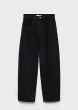 Pantalón de jean negro de corte slouchy, tiro alto, cinco bolsillos, cierre de cremallera y botón.