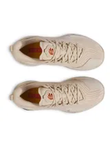 Championes de básquet color beige con suela blanca y detalles de acuarela en verde, rosa y amarillo.