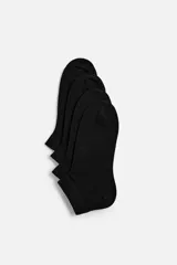 Pack de cuatro pares de calcetines tobilleros negros tejidos en hilatura con mezcla de algodón y acabado en rib.