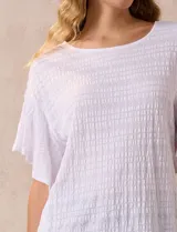 Blusa azul de algodón texturado, marca Ruby Rd. Manga corta amplia y cuello redondo.