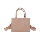 Cartera pequeña de mano color negro, con correa larga de tela con el logo de la marca.