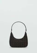 Bolso tipo baguette con estampado de monograma en tonos marrón y negro. Tiene asa corta de hombro, cierre de cremallera y forro interior con bolsillo.