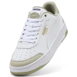 Championes Puma CA Match blancos con detalles en verde y beige. Zapatillas de cuero con suela de plataforma.
