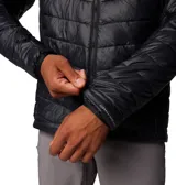 Campera negra con capucha, de corte entallado y largo hasta la cadera. Tiene cierre frontal completo, bolsillos laterales con cierre y puños elásticos. El logo de Columbia Titanium está estampado en el pecho.