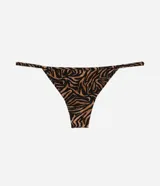 Bombacha de bikini colaless con estampado animal print de cebra en tonos marrón y negro. Tiene laterales finos ajustables y efecto levanta pompis.