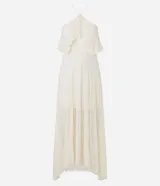 Vestido midi de encaje color crudo, con escote strapless, superposición en el busto, falda asimétrica y forro interno.