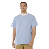 Remera celeste de algodón con cuello redondo y ribete en contraste color crema.