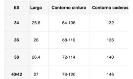 Short blanco con bordado calado, cintura elastizada y terminación con puntilla.