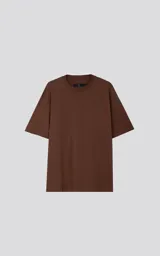 Remerón marrón chocolate de corte extra oversize con hombros caídos, cuello redondo de rib al tono y doble costura.