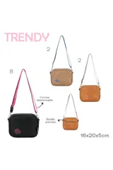 Bandolera color beige con correa larga azul y logo de la marca en el frente.