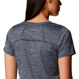 Remera deportiva Columbia color gris con estampado de líneas horizontales y logo de la marca en el pecho.
