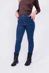 Jeans de tiro alto color azul oscuro, corte skinny.