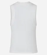 Musculosa color verde oliva, de rib acanalado, con cuello redondo y sin mangas.