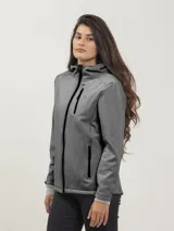 Campera de neopreno gris con capucha, diseño femenino y cierre frontal.