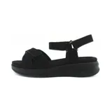 Sandalia de plataforma color beige, con tiras anchas cruzadas en el empeine y tira de ajuste en el tobillo, todas con cierre de velcro. La suela es gruesa y texturizada.