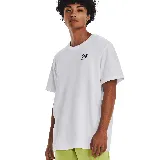Remera blanca de algodón Under Armour con logo negro en el pecho.