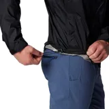 Campera cortaviento negra con capucha, cierre frontal y tecnología Omni-Tech impermeable y transpirable.