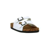 Sandalias bajas blancas con dos tiras con hebilla y suela de corcho.