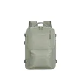 Mochila color beige con múltiples bolsillos y cierres.