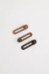Pack de tres pinzas para el pelo tipo cocodrilo, de metal color marrón, marrón claro y marrón oscuro.