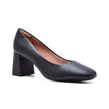Zapato de vestir Korium de cuero sintético negro, con punta cuadrada y taco bloque.