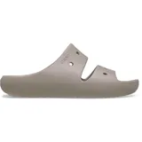 Sandalias Crocs Classic color beige con dos tiras superiores y orificios para charms Jibbitz.