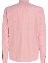 Camisa de manga larga Tommy Hilfiger a rayas verticales rojas y blancas con pequeños lunares negros. Tiene cuello abotonado, cierre con botones y logo bordado en el pecho.