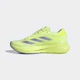Championes de running Adidas Adizero SL2, color amarillo con detalles en lila. Cuentan con amortiguación Lightstrike Pro y exterior de malla técnica.