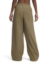 Pantalón ancho color verde oliva, de corte extragrande y tejido técnico repelente al agua.