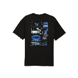 Remera negra de algodón con cuello redondo y manga corta. Estampado pequeño en el pecho con el logo de Puma en color celeste.