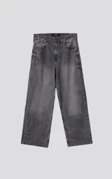 Pantalón wide leg de denim negro con lavado clásico y cinco bolsillos.