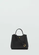 Bolso negro tipo shopper con asa de mano y asa larga, cierre de imán interior y detalle metálico.