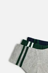 Pack de tres pares de calcetines de algodón, uno azul marino con rayas verdes y blancas, uno verde con rayas blancas y uno gris acanalado.